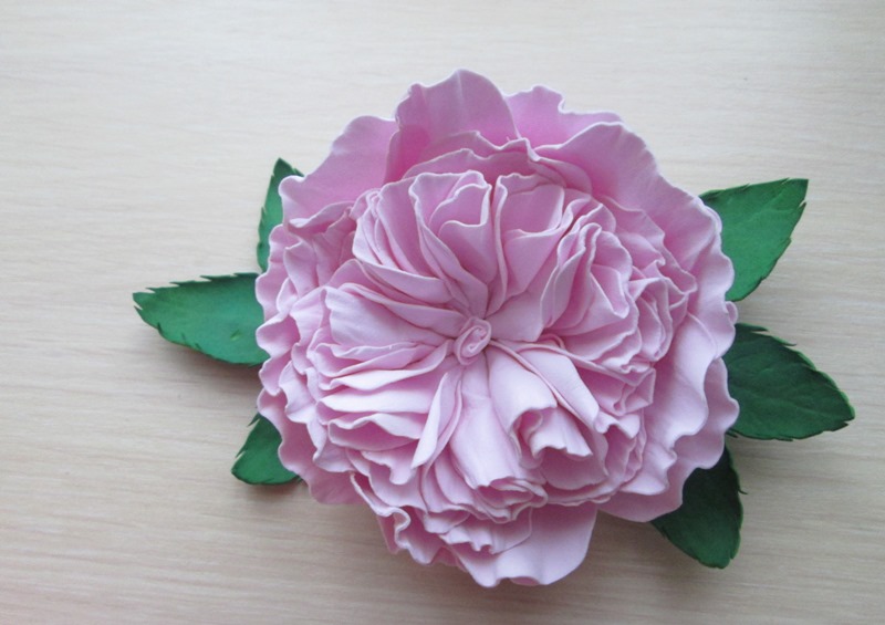 Фото пионовидной розы, изготовленной своими руками из фоамирана.