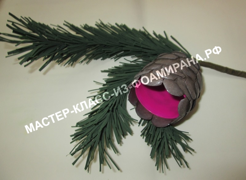 Новогоднее украшение из фоамирана: сосновая ветка с шишкой, мастер-клас с пошаговыми фото