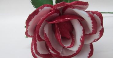 Красная роза из фоамирана